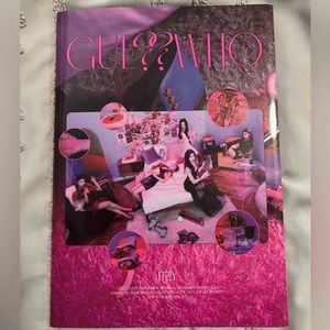 Itzy Album - Guess Who (Day version) 2 FREE EXTRA PHOTO CARDS